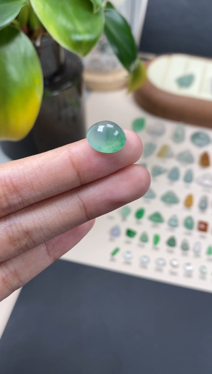 【闪购商品】翡翠颈饰未镶嵌翡翠冰绿蛋面