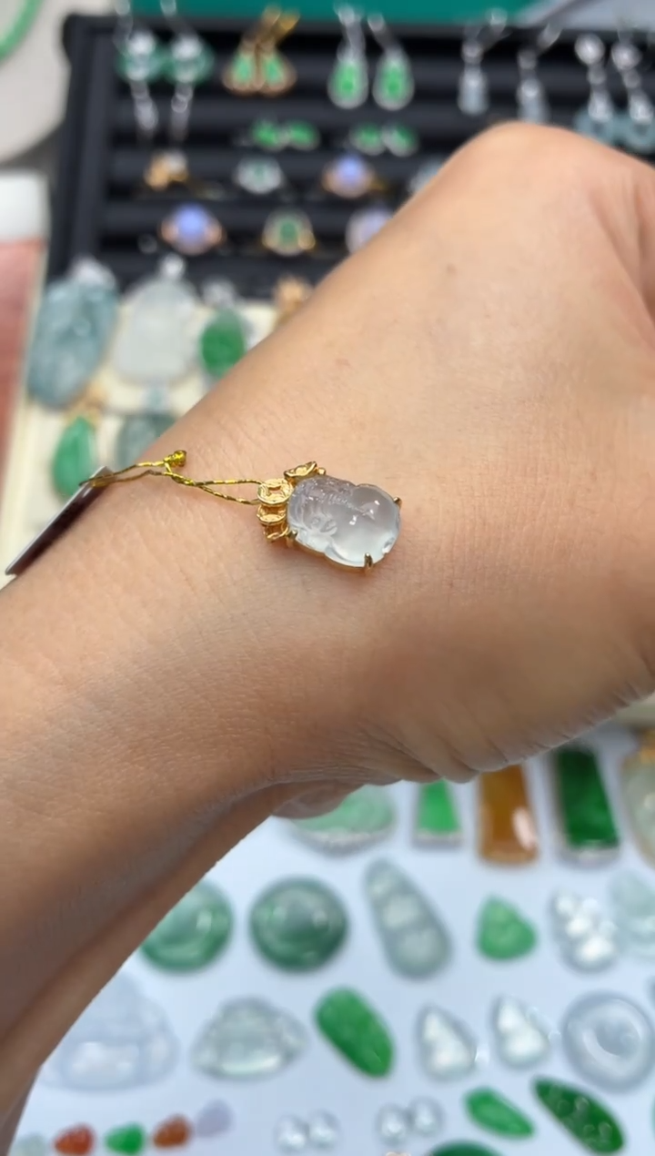 颈饰18K金镶嵌翡翠天然翡翠A货