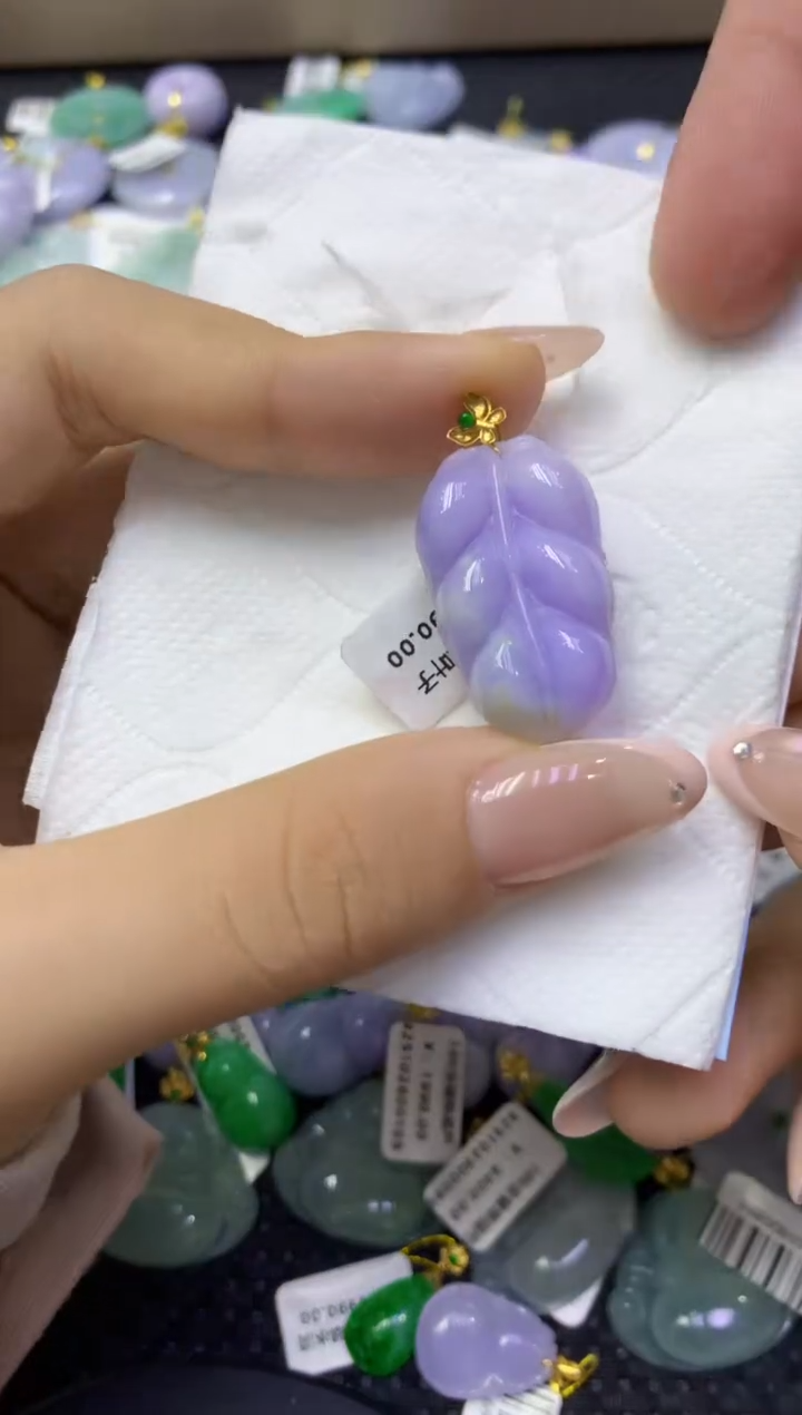 颈饰18K金镶嵌翡翠天然缅甸翡翠A货