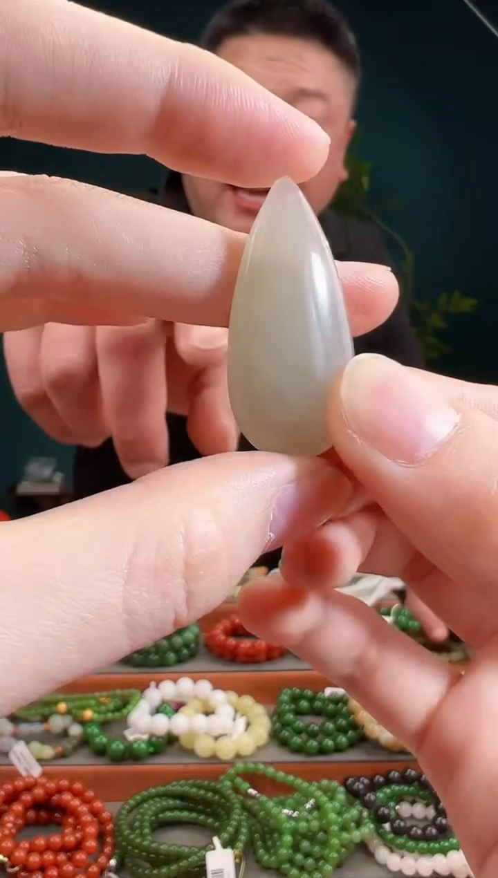 颈饰未镶嵌和田玉一物一证 拍一单发一个