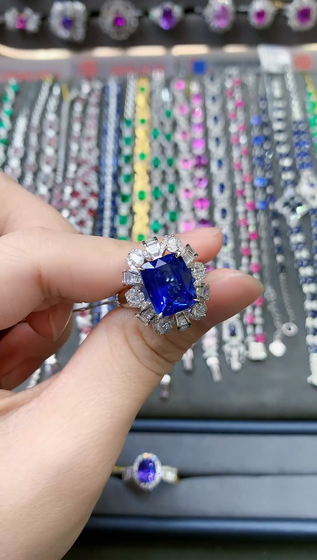 【闪购商品】蓝宝石戒指18K金镶嵌最后一笔