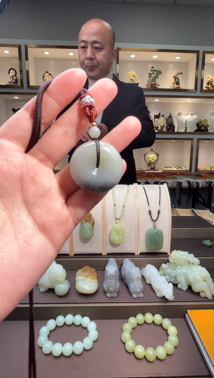 颈饰未镶嵌和田玉苏