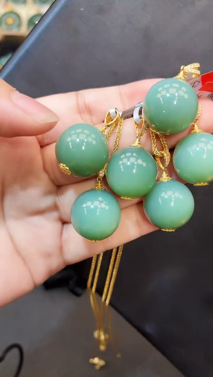 吊坠(赠链)18K金镶嵌和田玉多样性发一