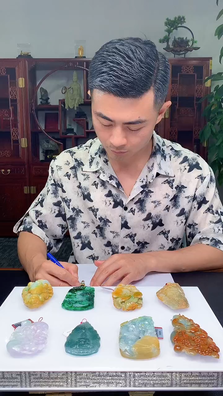 【闪购商品】定制翡翠未镶嵌1015xx-毛货挂件2