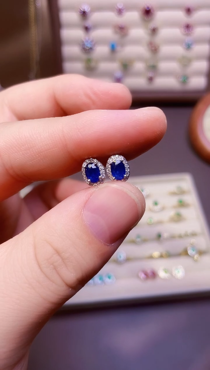 【闪购商品】蓝宝石耳饰银S925镶嵌一对