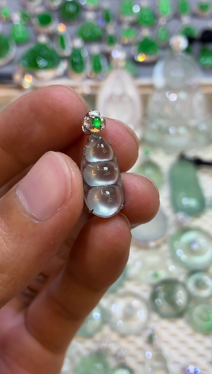 吊坠(不含链)18K金镶嵌翡翠开***天豆子