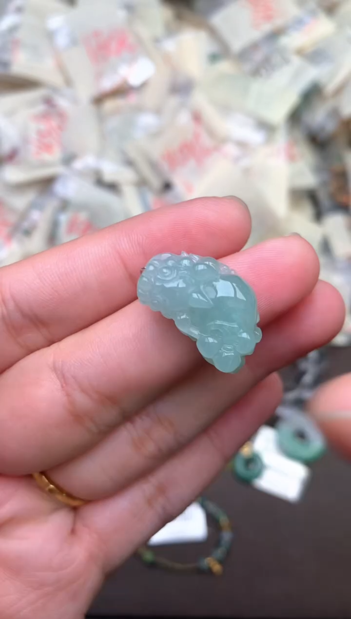 未镶嵌挂件翡翠 — 