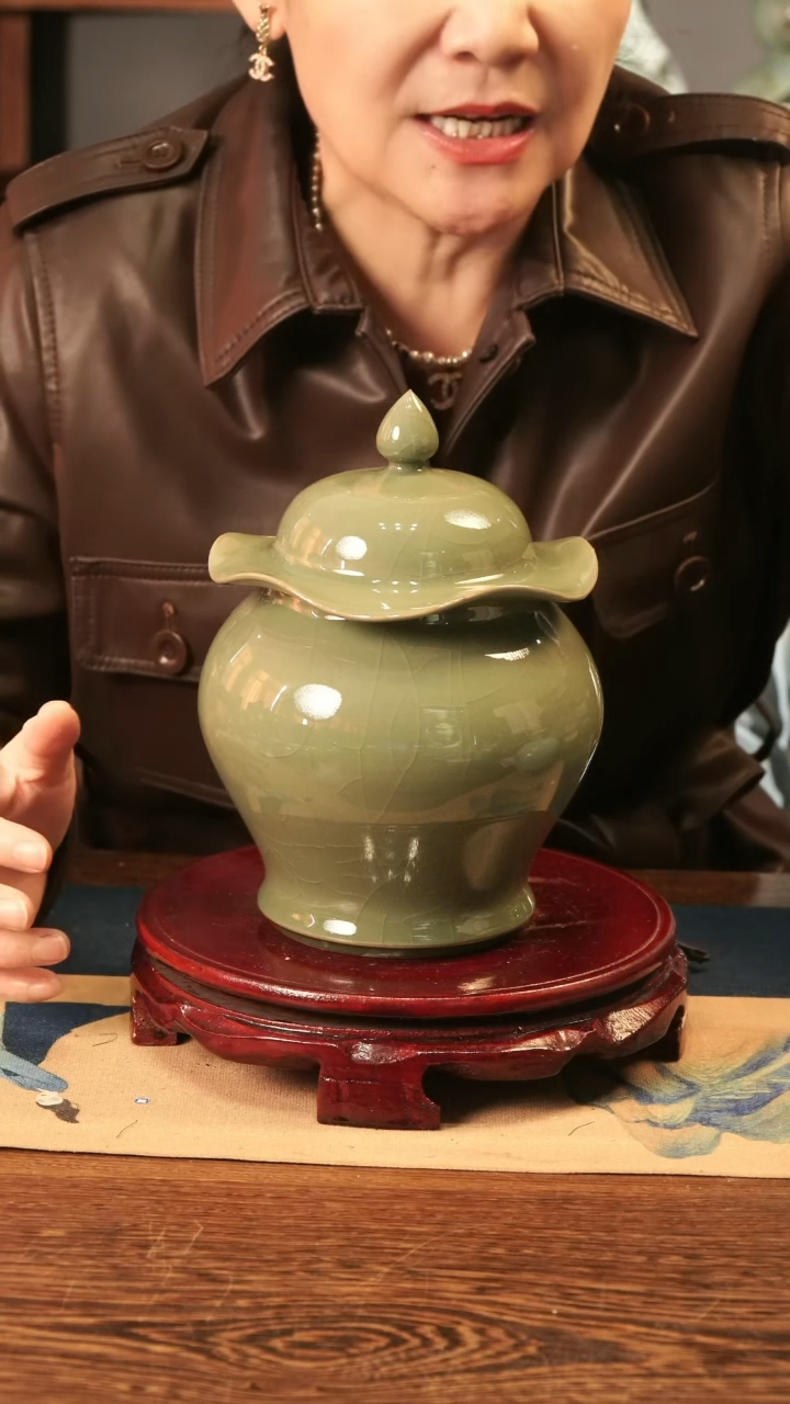 【闪购商品】纯手工 哥窑 豆青釉 荷叶盖罐