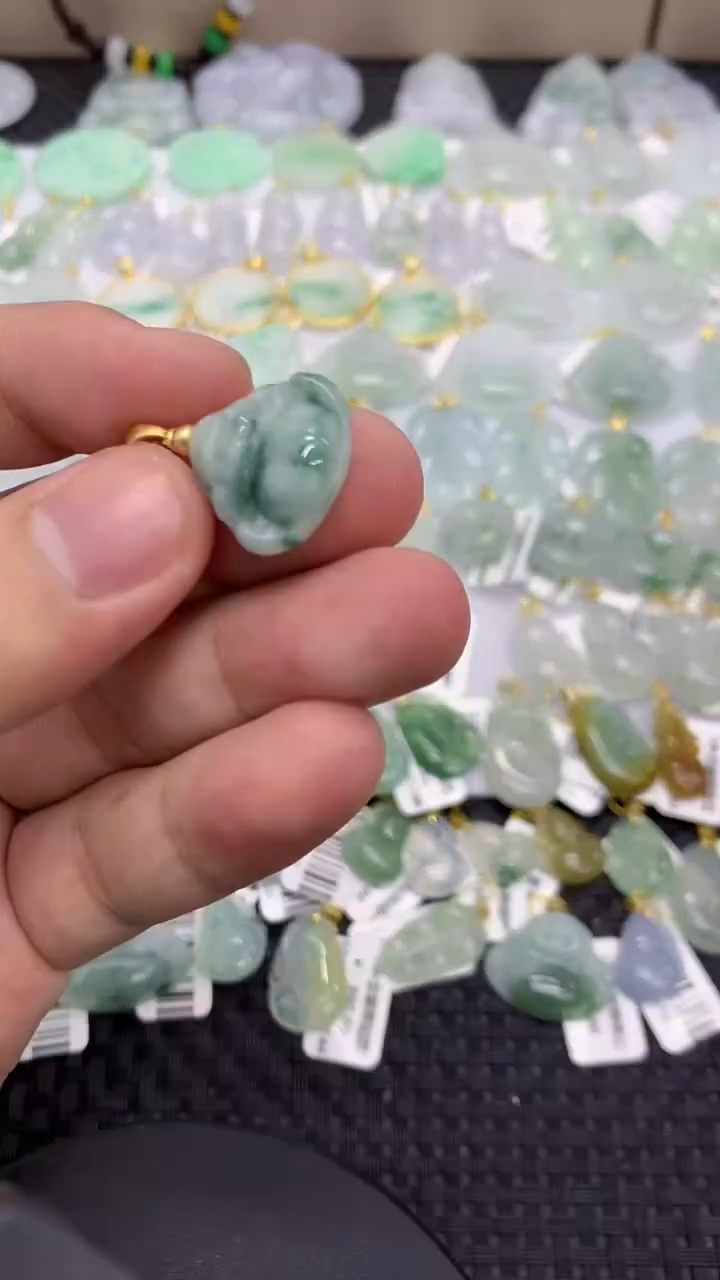 【闪购商品】翡翠颈饰未镶嵌111111111111
