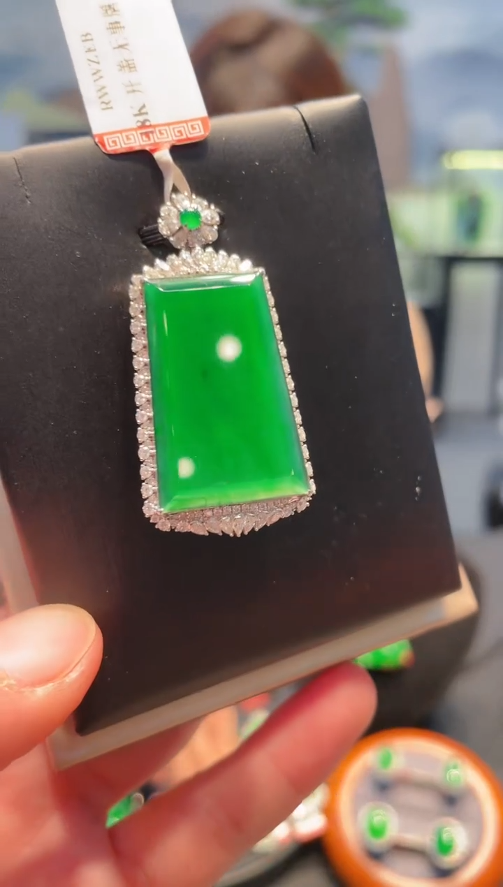 【闪购商品】翡翠颈饰18K金镶嵌A50天然A货翡翠