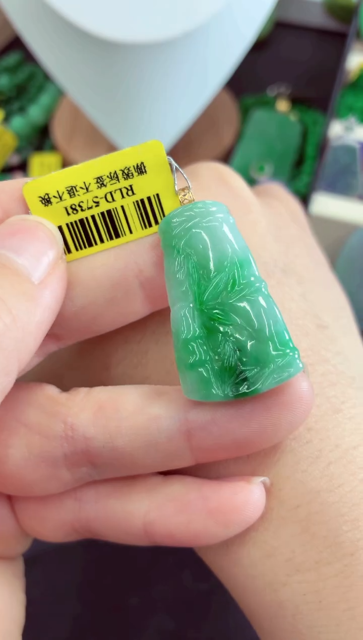 吊坠(不含链)18K金镶嵌翡翠挂件