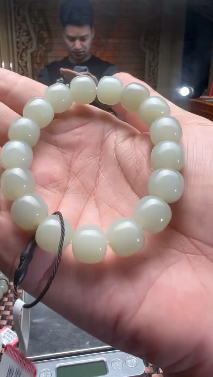 【闪购商品】和田玉手串未镶嵌且末料青白玉老型珠手串卡11*12