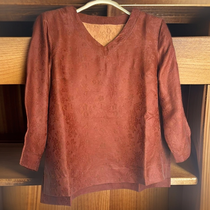 桑蚕丝红云纱花萝V领时尚百搭长袖女衫