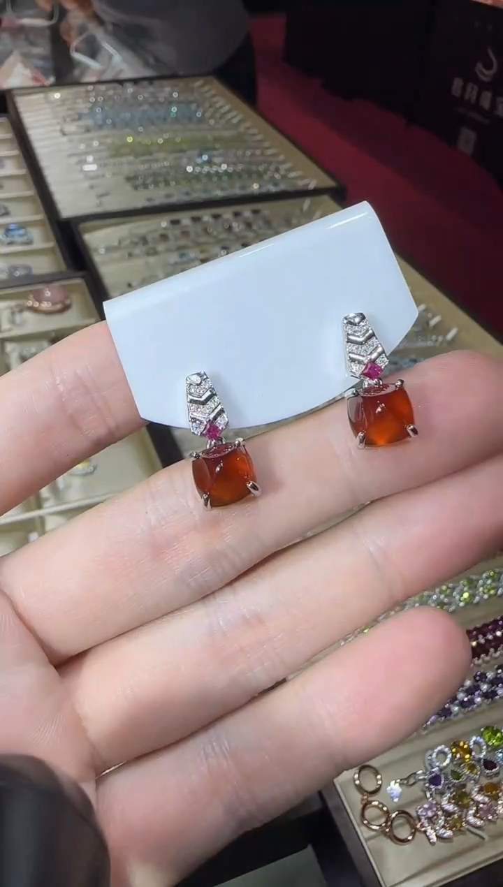 银S925镶嵌耳饰石榴石（芬达石）糖塔耳钉9mm