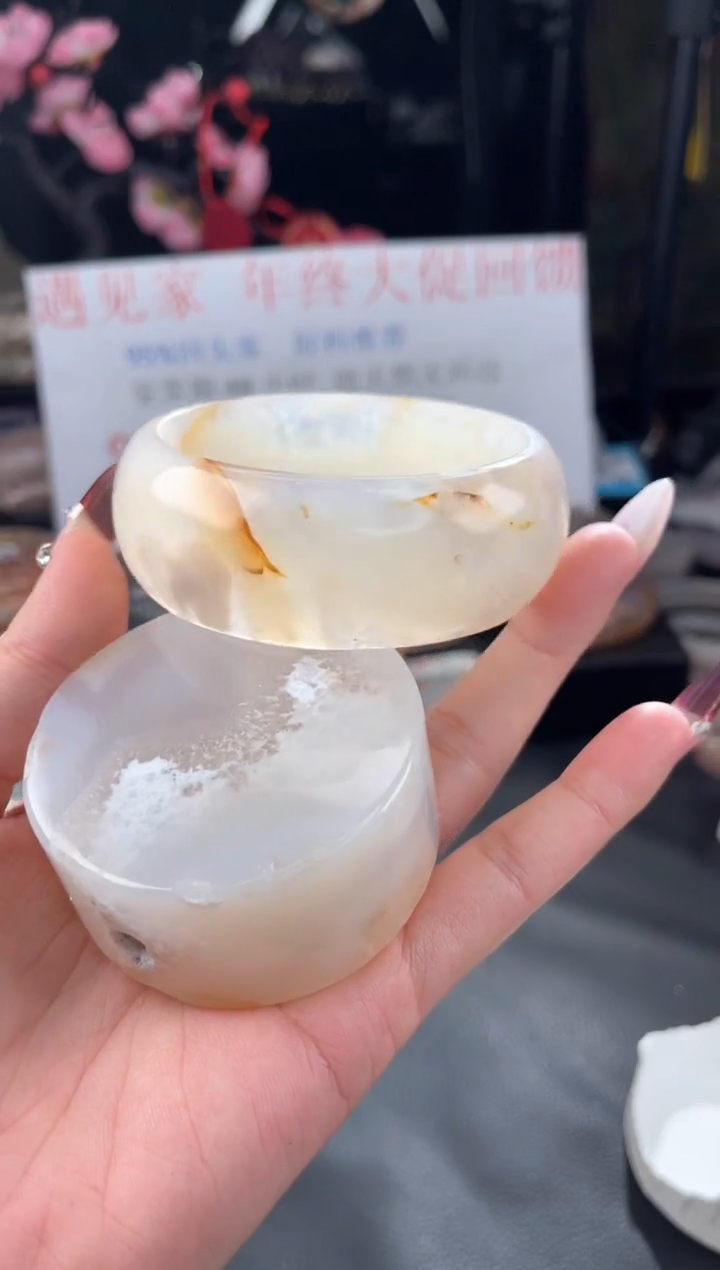 【闪购商品】石英质玉手镯未镶嵌樱花玛瑙手镯60