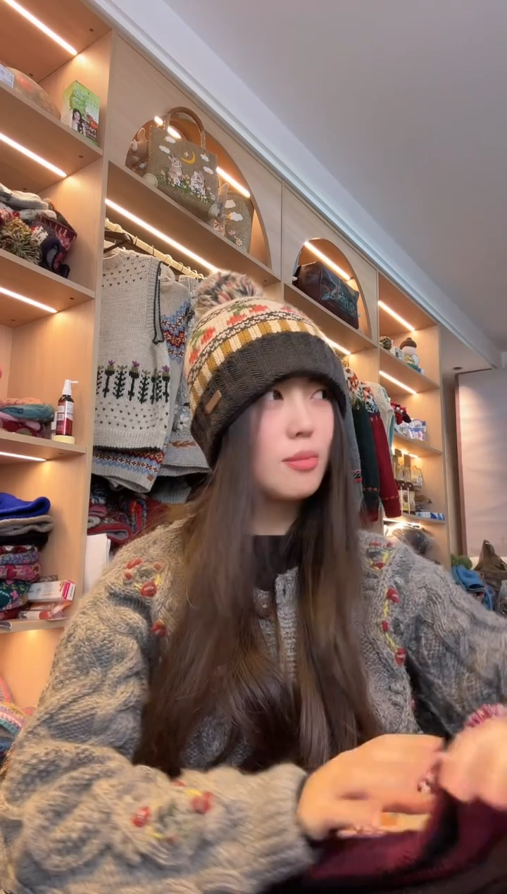 羊毛灰色樱桃帽 