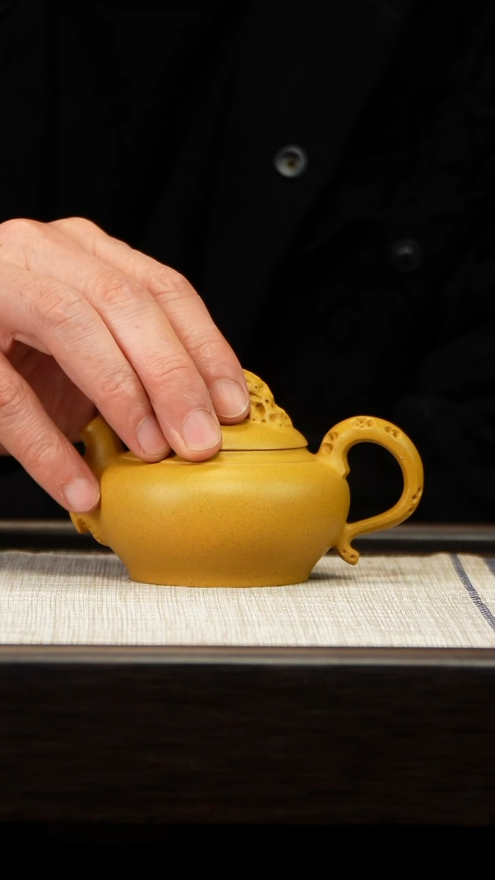 茶壶紫砂黄金段云根
