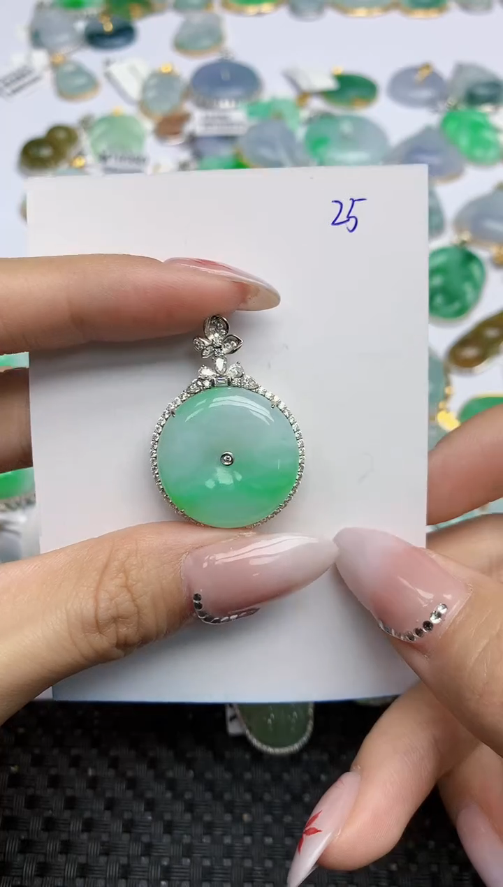 【闪购商品】翡翠颈饰18K金镶嵌天然翡翠A货