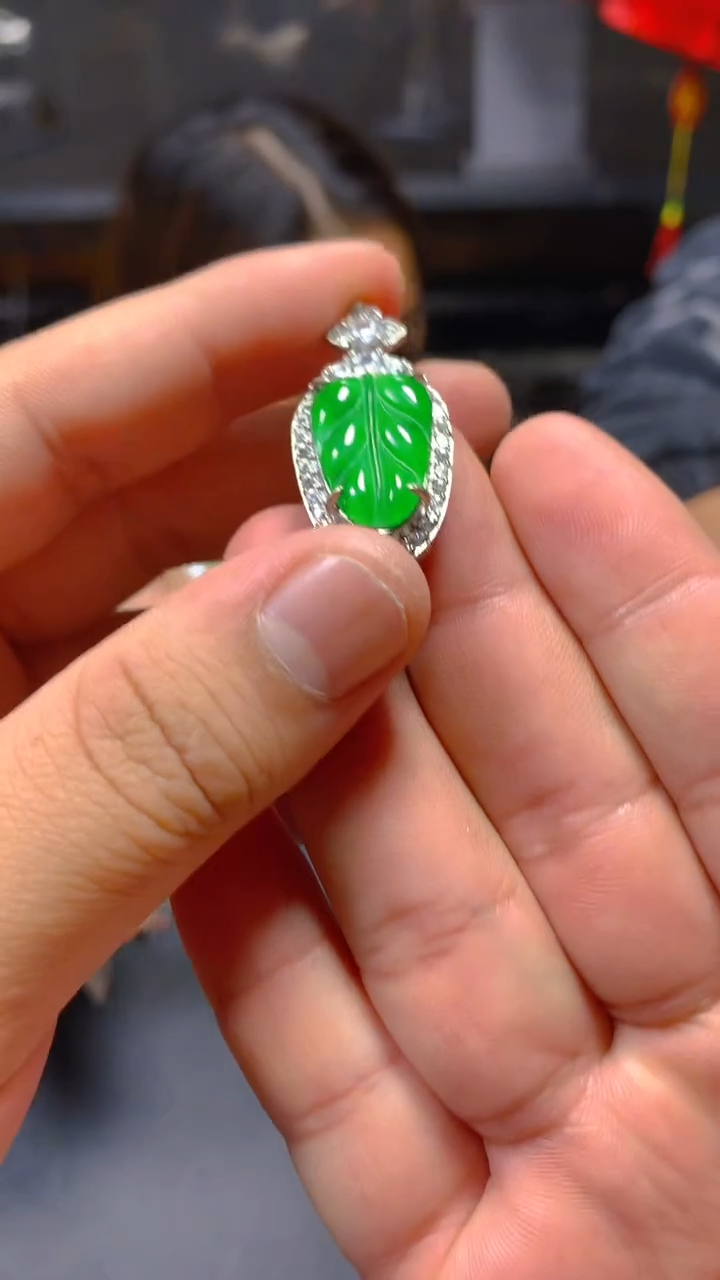 【闪购商品】翡翠吊坠(赠链)未镶嵌0095512794/多样性发一