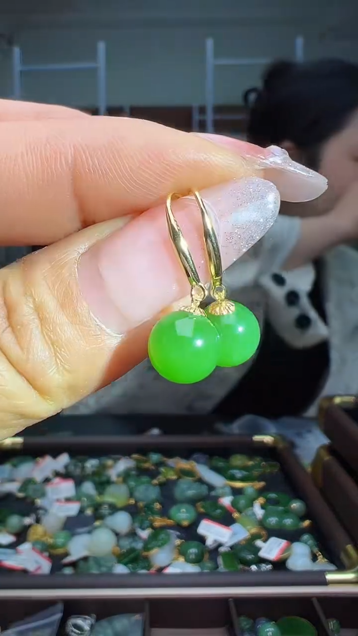 颈饰18K金镶嵌和田玉（多样性发货.发其一)12.31.131