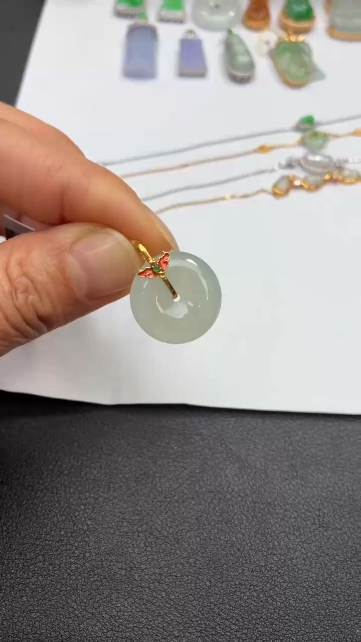 颈饰18K金镶嵌翡翠天然翡翠A货