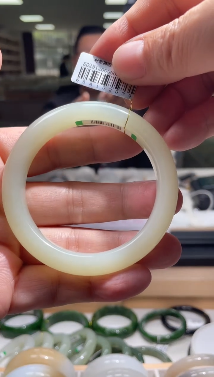 未镶嵌手镯和田玉58-60圈口 2039