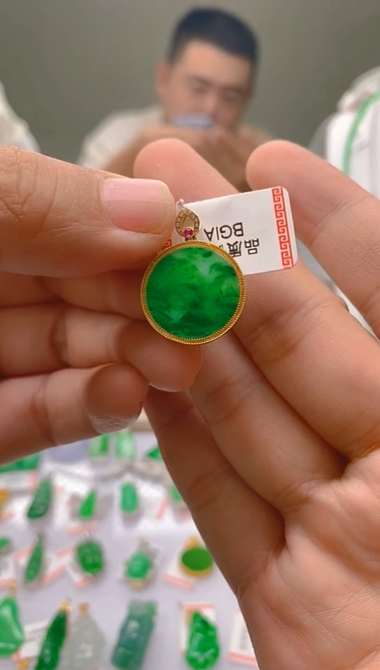 【闪购商品】翡翠颈饰18K金镶嵌无事牌