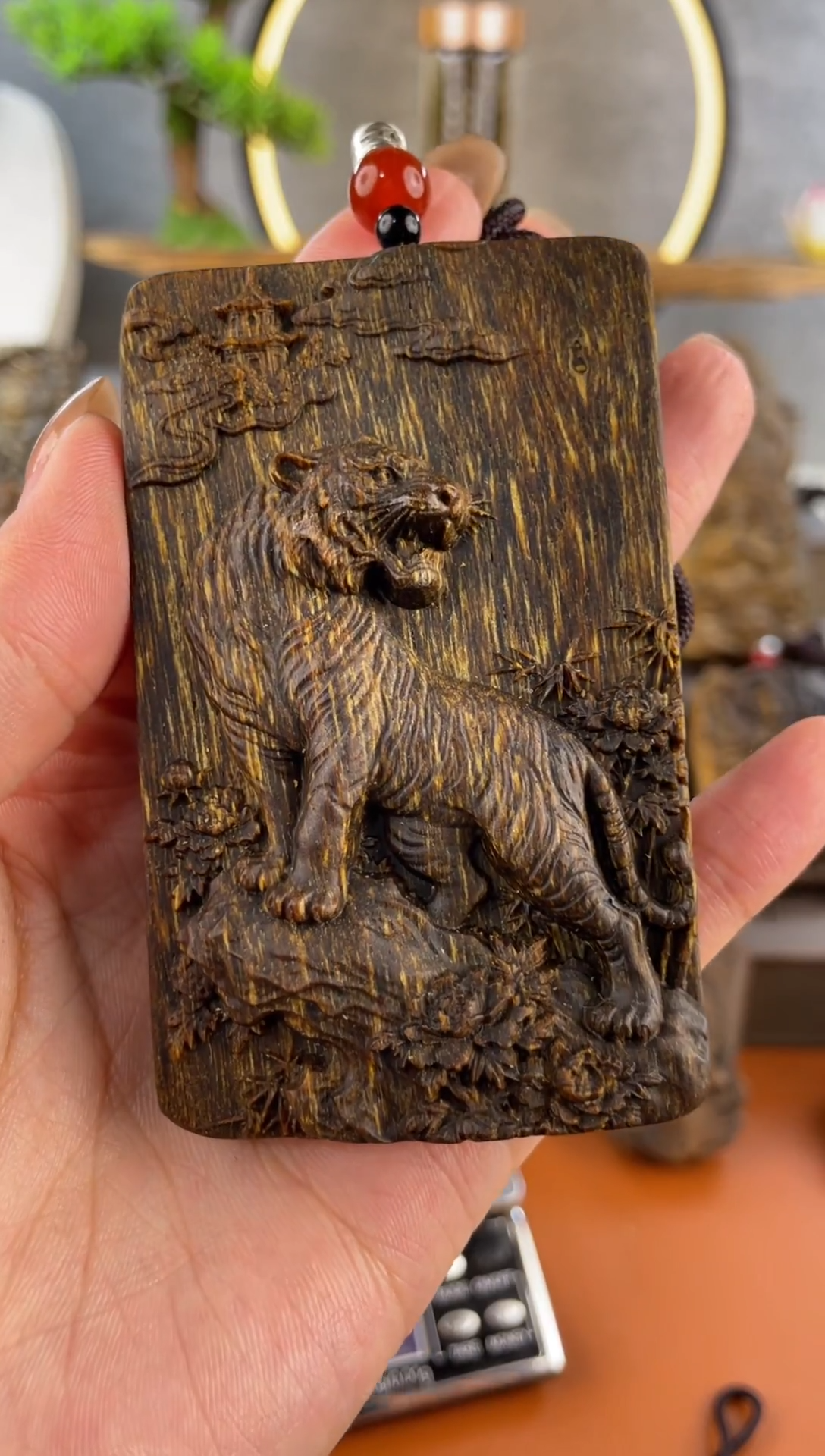 木木雕款芽庄  虎 8cm送养香瓶 