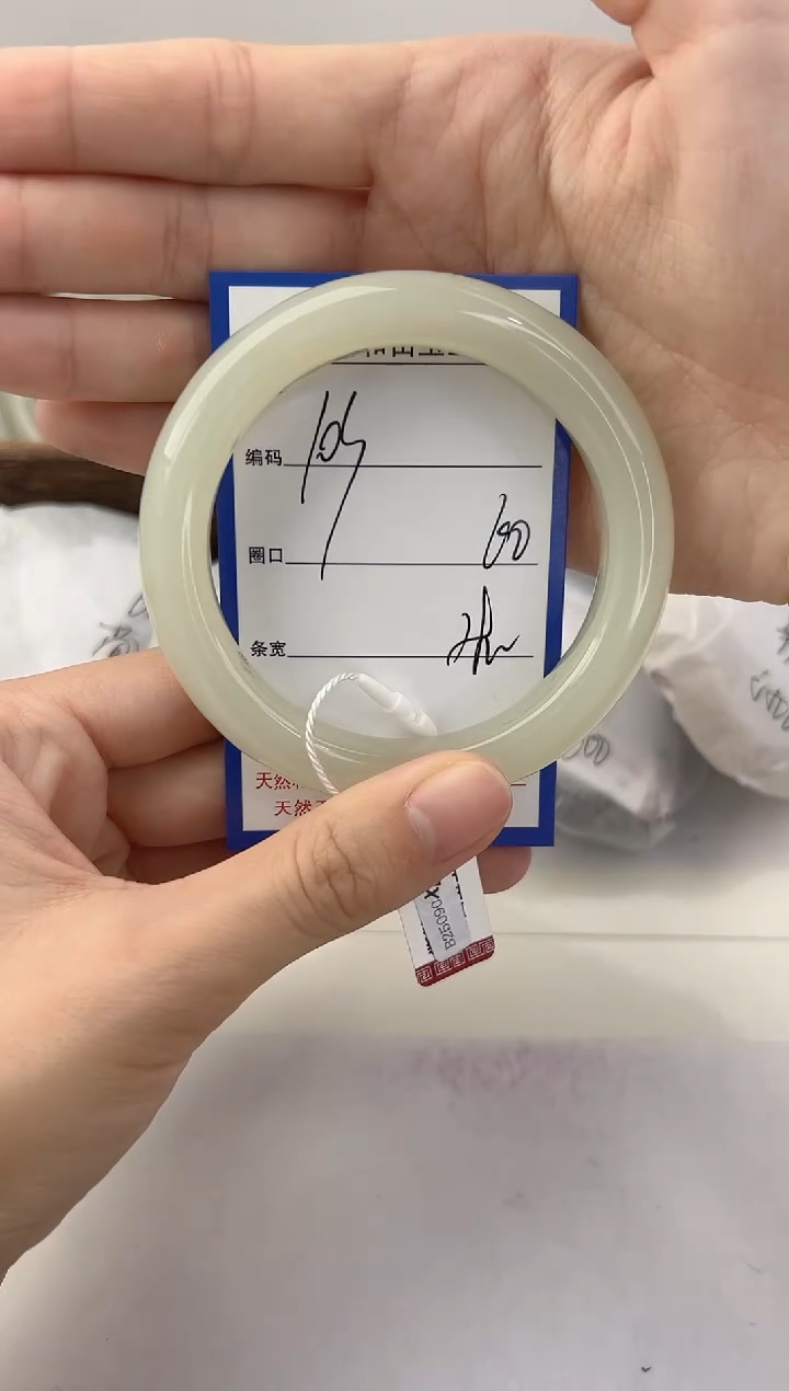 未镶嵌手镯和田玉103颜色微差无瑕疵
