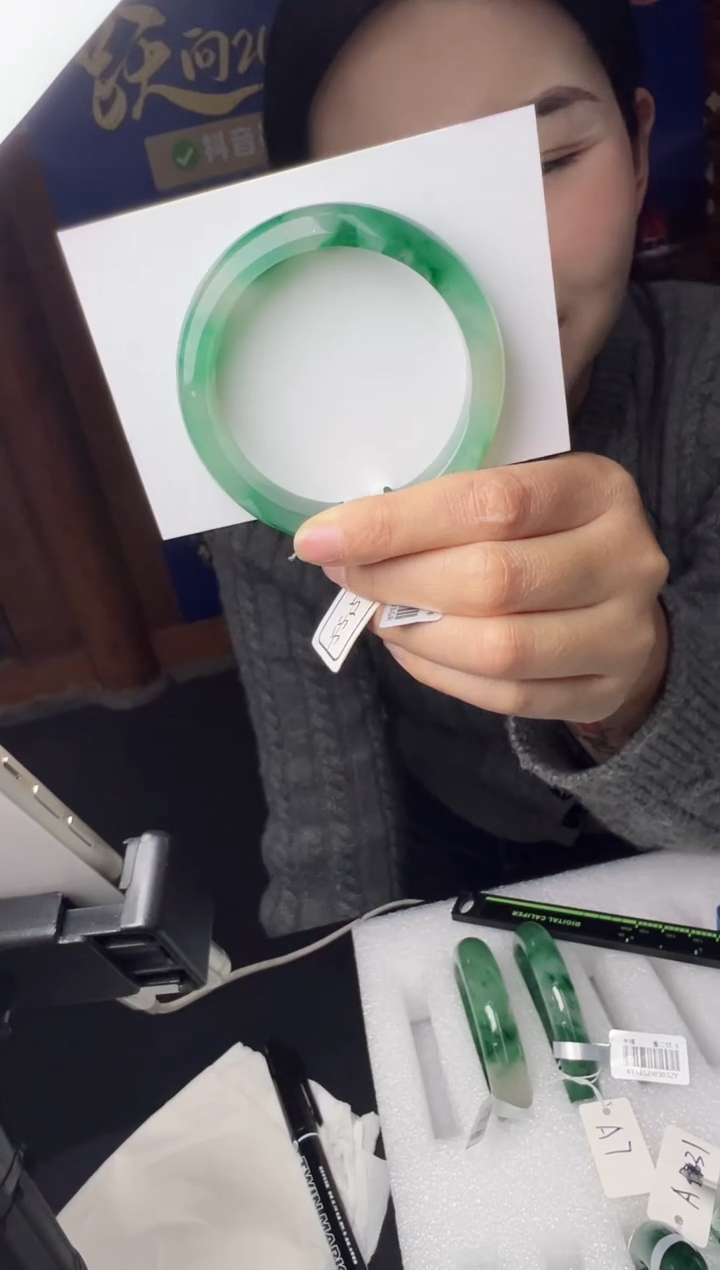 【闪购商品】石英质玉手镯未镶嵌1