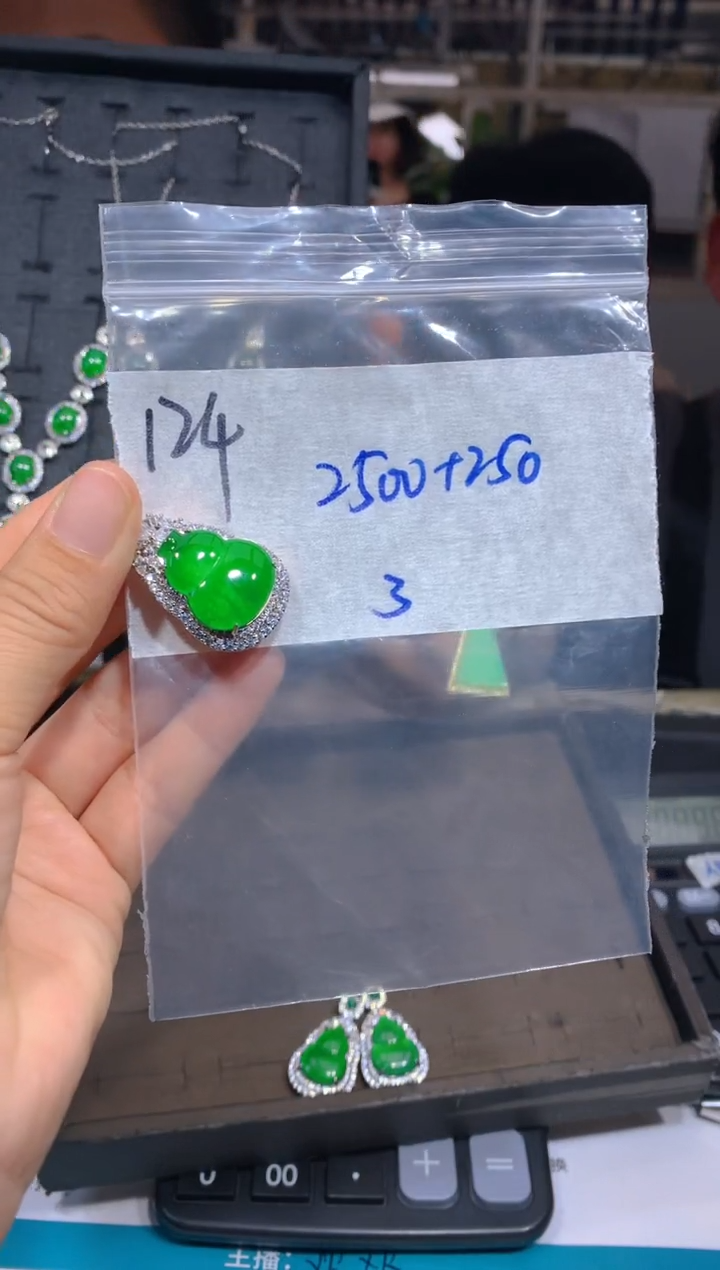 【闪购商品】定制翡翠未镶嵌124吊坠多样性拍一发一毛货定制抛光