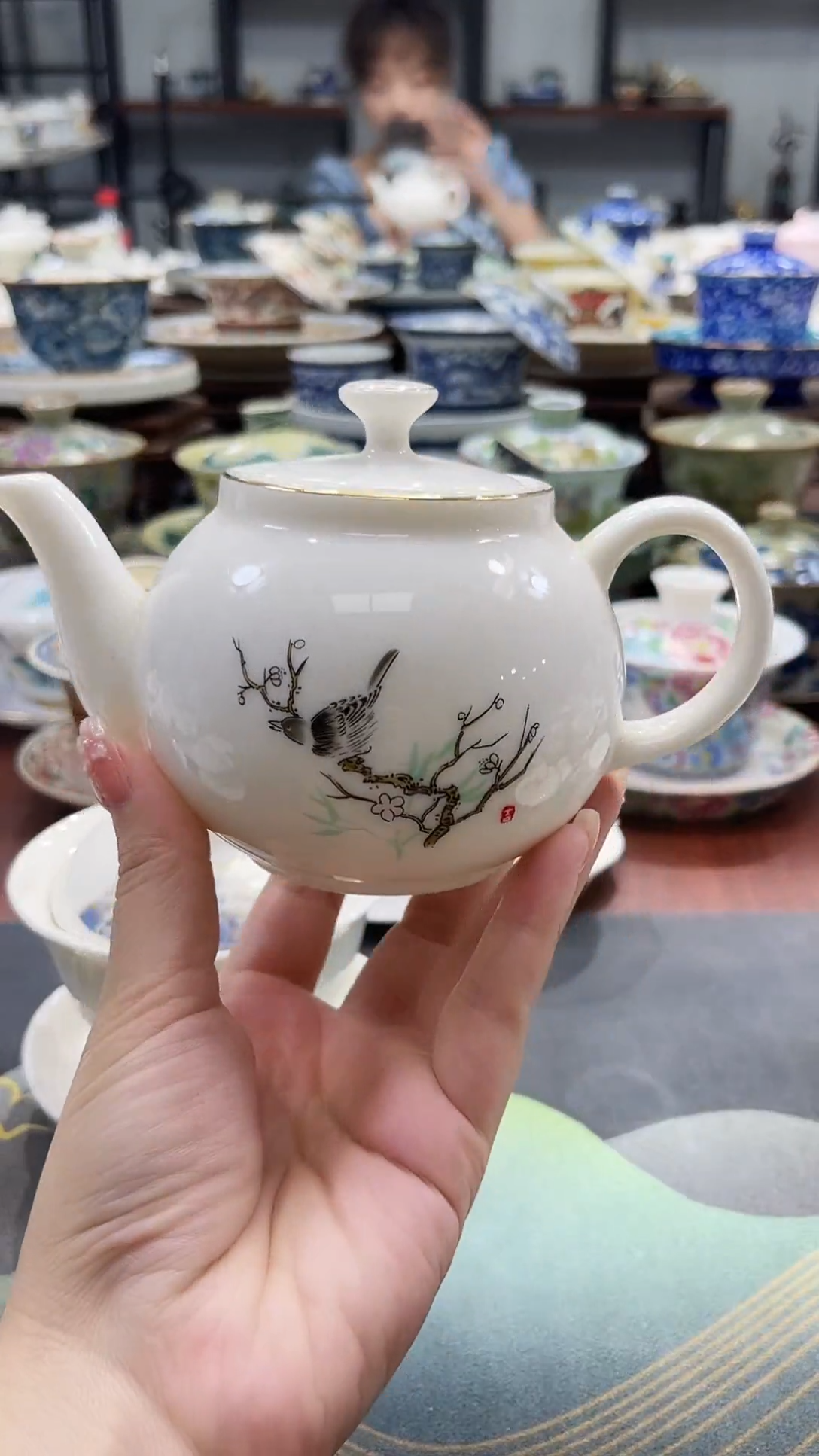 羊脂玉喜上眉梢美人壶