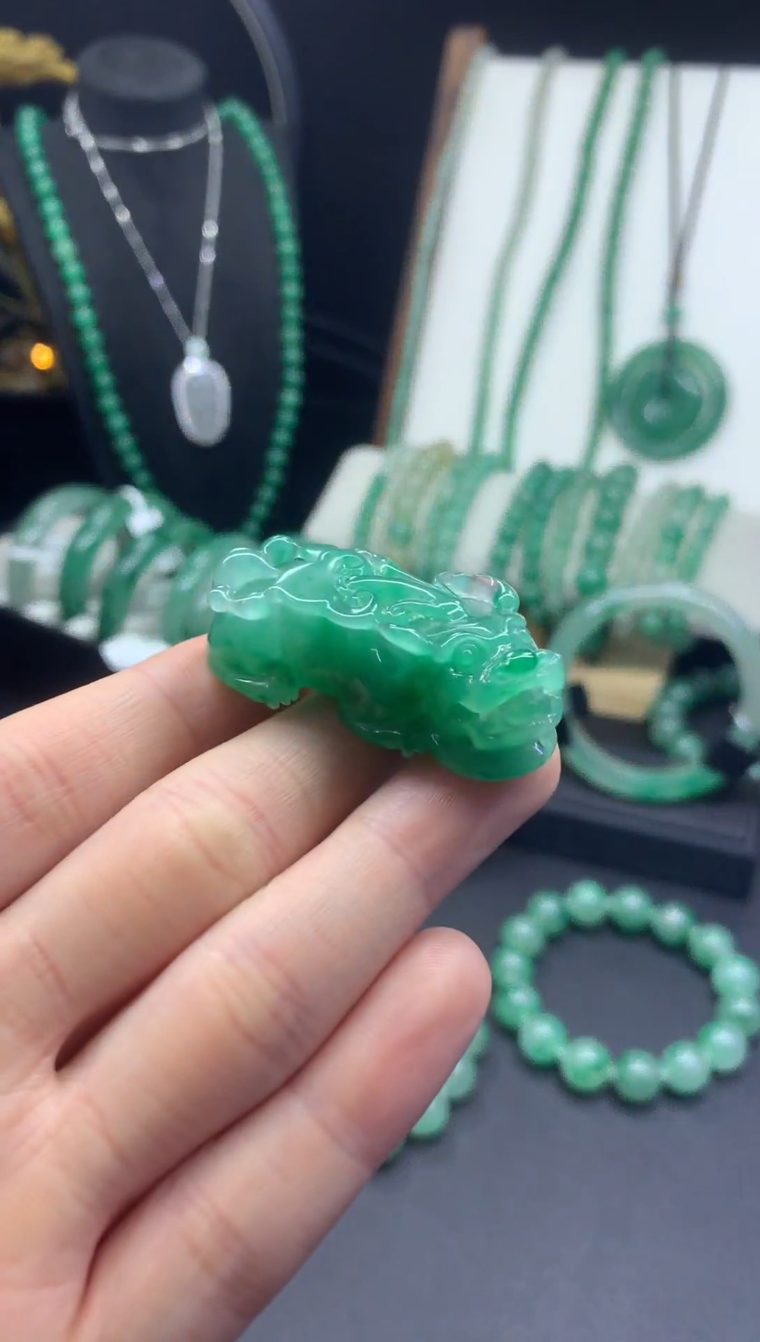 吊坠(不含链)未镶嵌石英质玉（非洲翠）貔貅