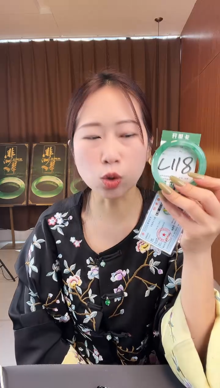 【闪购商品】石英质玉手镯未镶嵌非洲翠