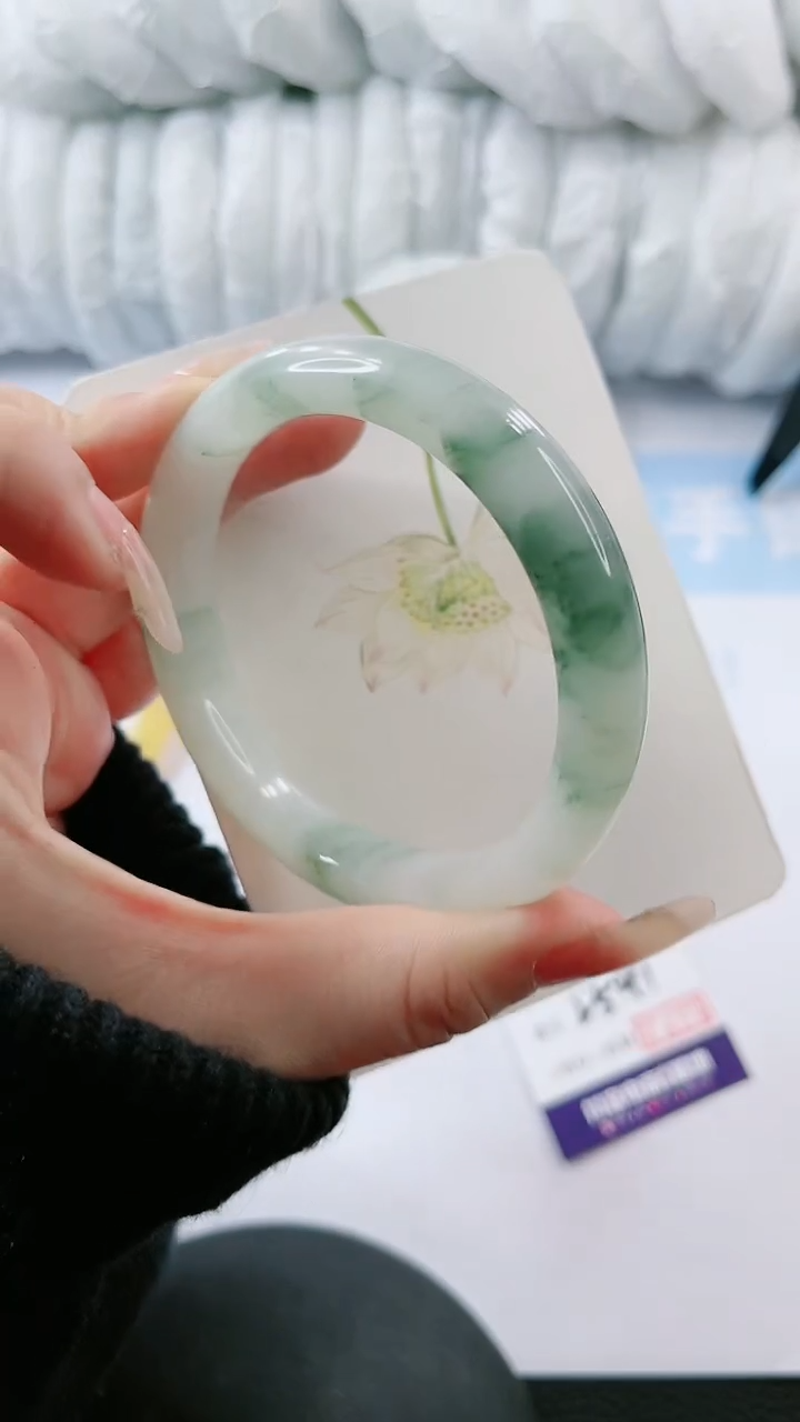 【闪购商品】石英质玉手镯未镶嵌多样性发货L541