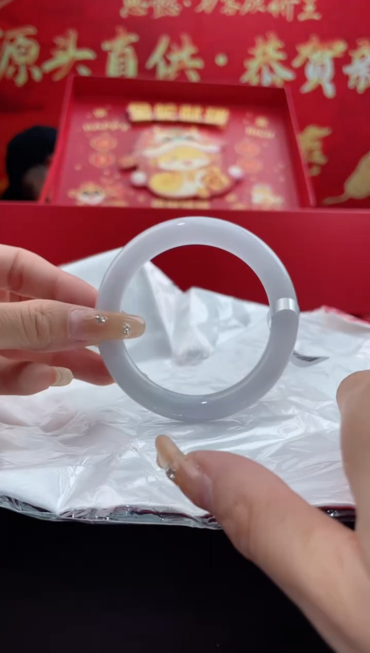 【闪购商品】翡翠手镯未镶嵌7翡翠手镯（微瑕）