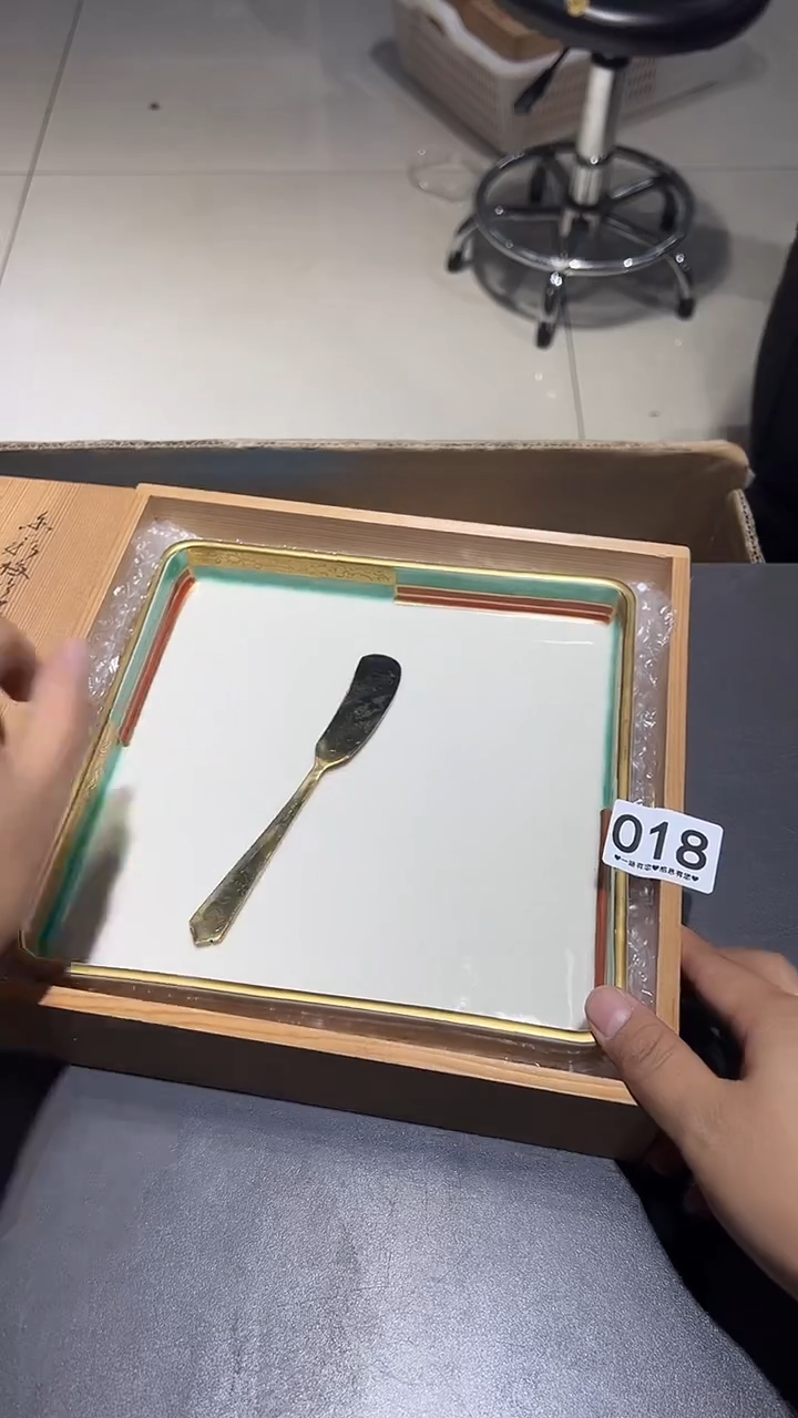 ?**萬018...............