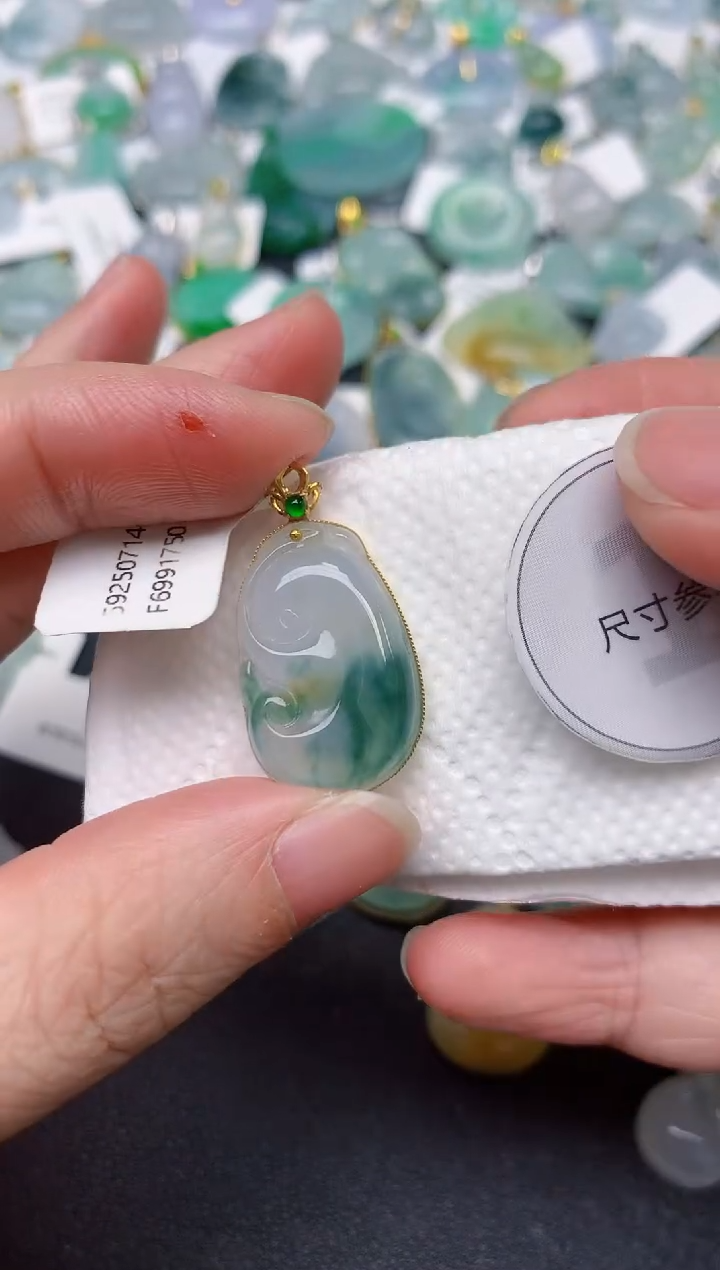 颈饰18K金镶嵌翡翠天然缅甸A货翡翠