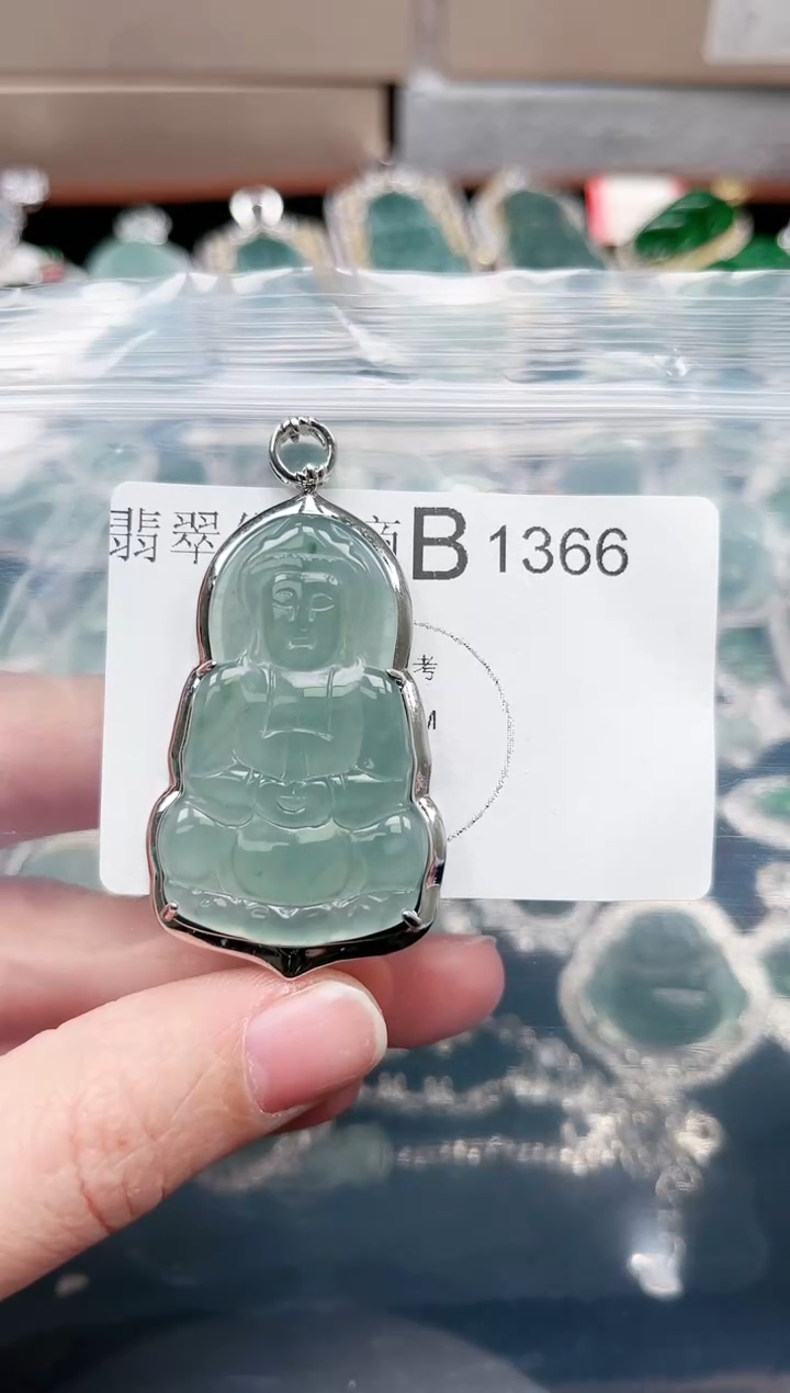 【闪购商品】翡翠颈饰未镶嵌1366赠皮绳