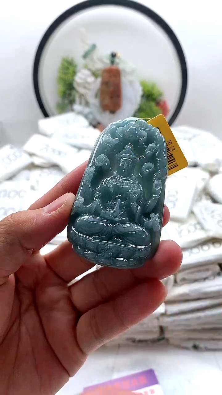 翡翠未镶嵌颈饰千手观音