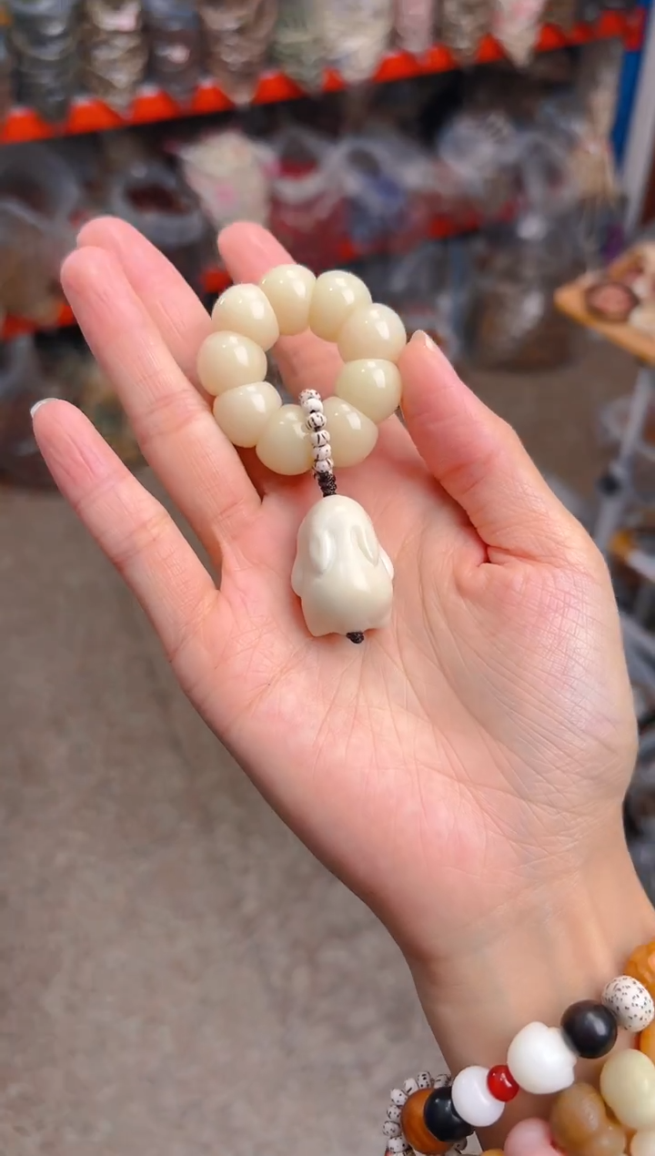 吊坠菩提根/象牙果荔枝栋手捻  白色兔
