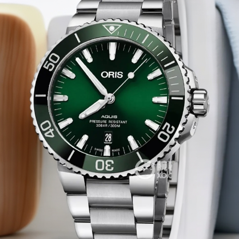 99新 Oris/豪利时 AQUIS系列 公价17200 表径43.5 陶瓷防水蓝单表