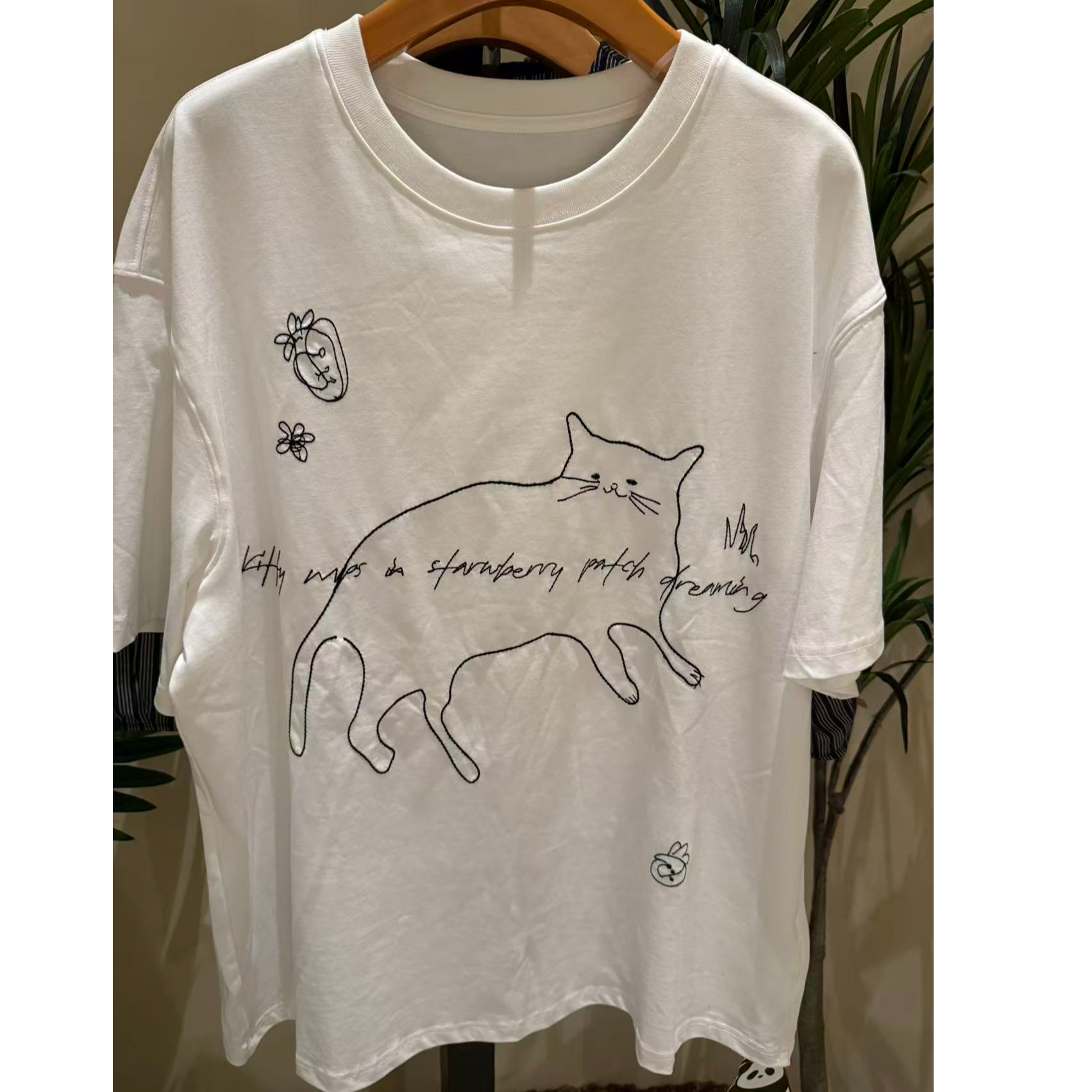 西町村屋T恤女 线条猫咪绣花短袖T恤CAAB10656