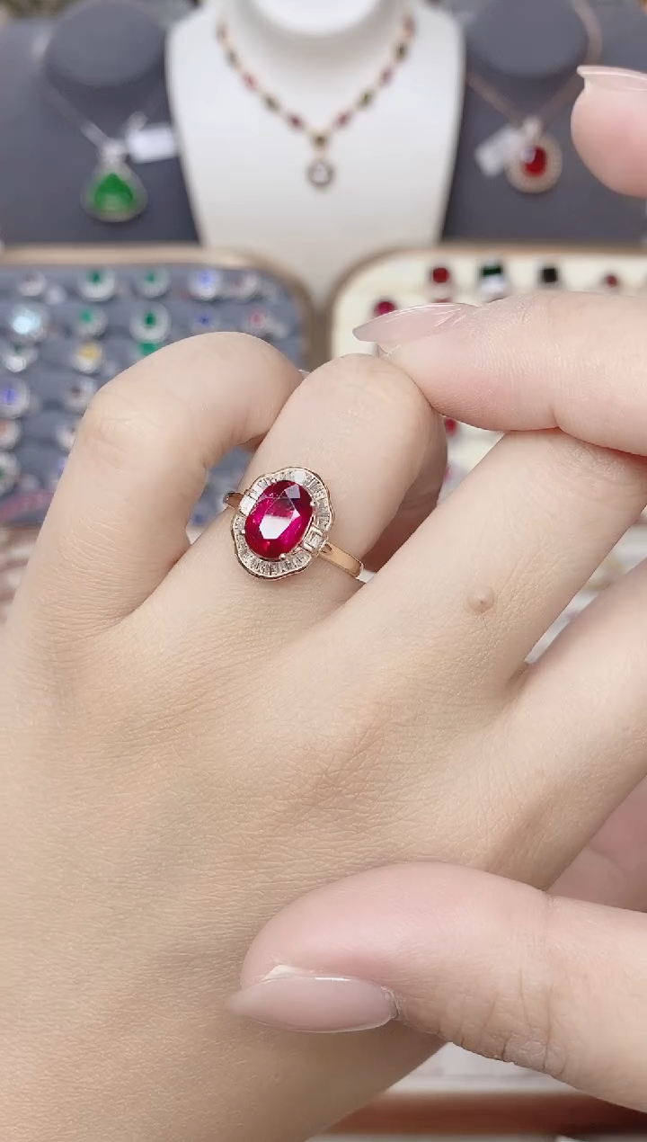 18K金镶嵌碧玺戒指碧玺2.5CT
