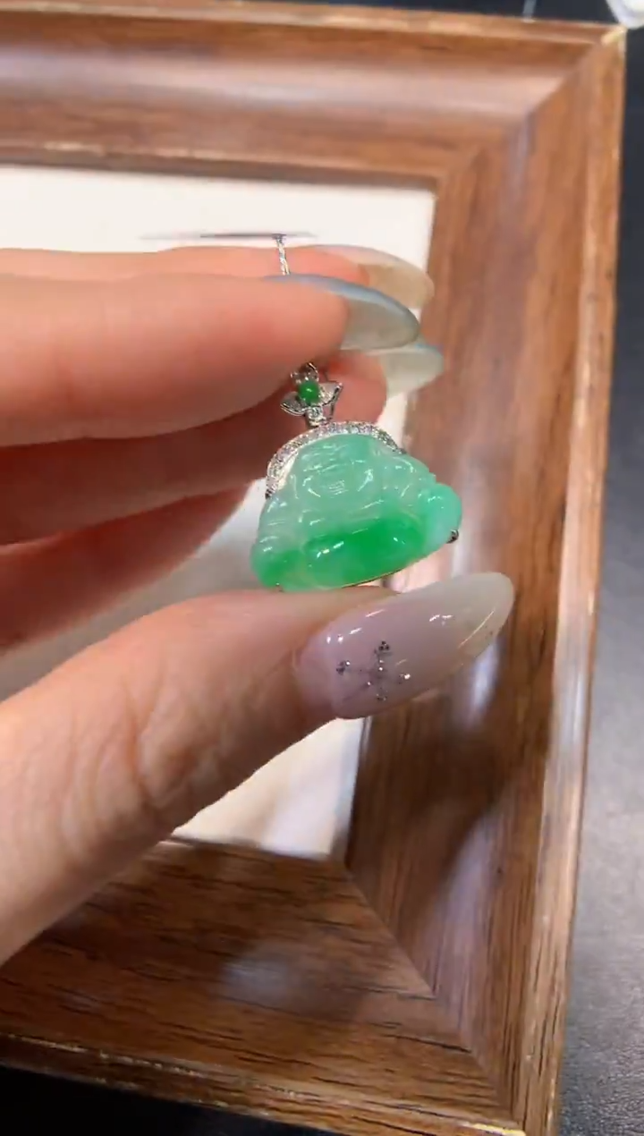 颈饰18K金镶嵌翡翠佛公