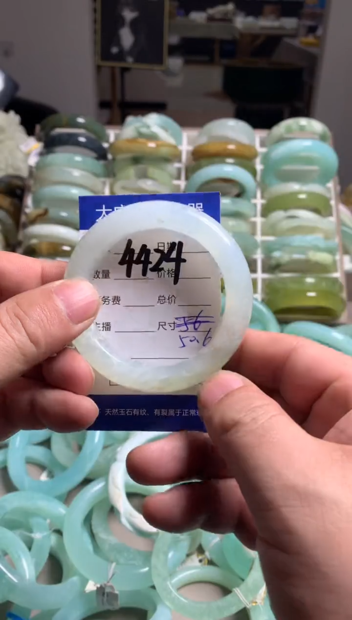 【闪购商品】蛇纹石玉手镯未镶嵌4424