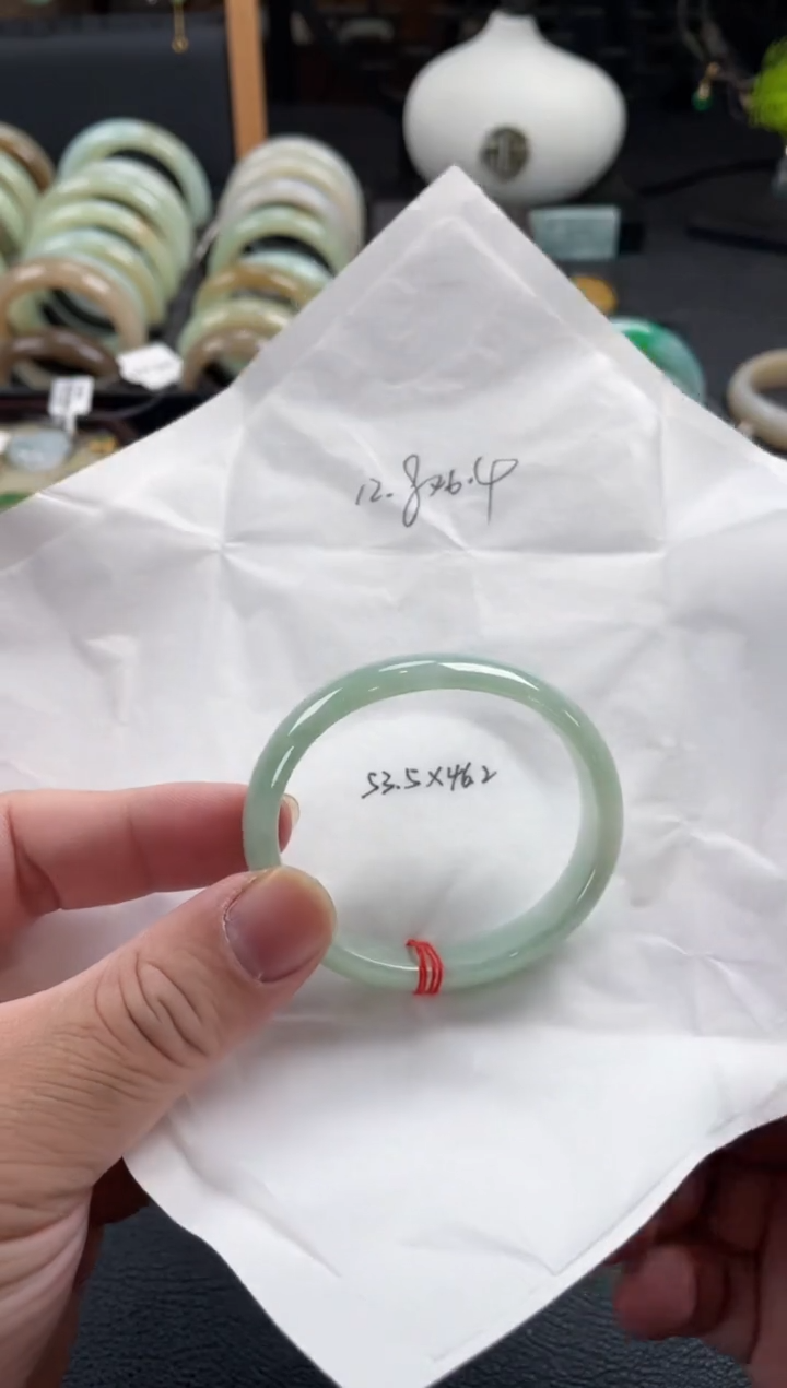 【闪购商品】翡翠手镯未镶嵌53.5贵妃 有纹