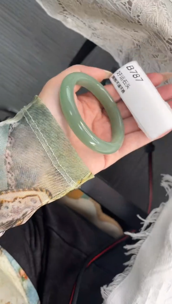 未镶嵌手镯石英质玉B797