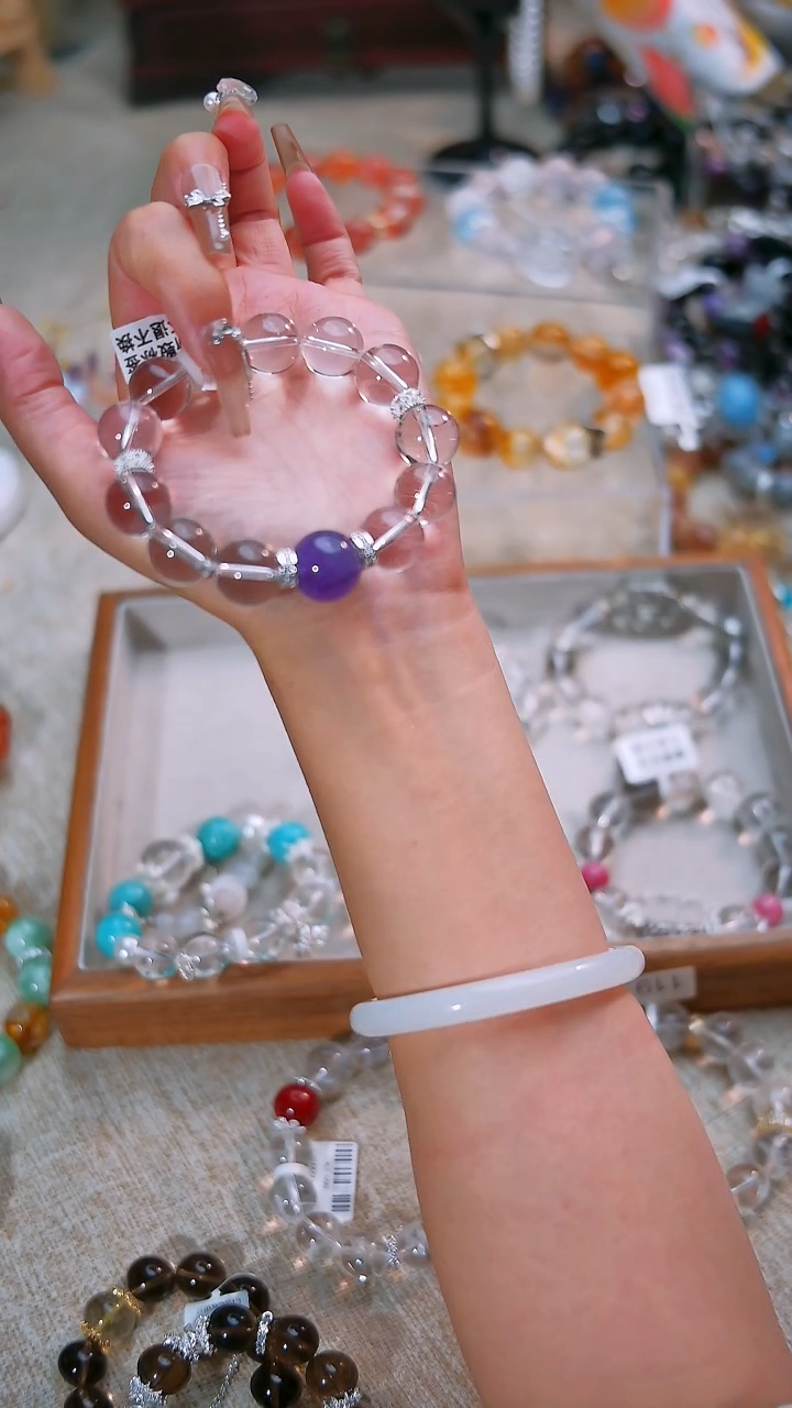 【闪购商品】水晶手链未镶嵌多样性发货颜色微差发其一