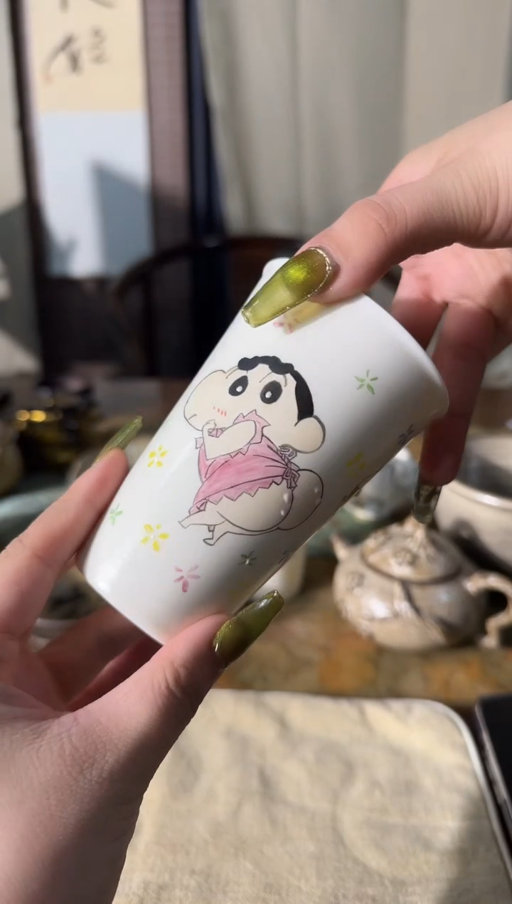 瓷片真*手作手绘蜡笔小新扭扭杯